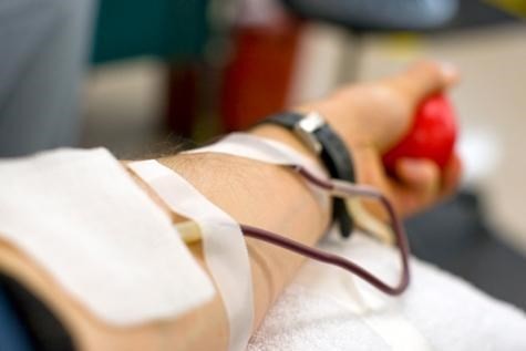 Bốn nhân viên y tế hiến máu cứu sản phụ