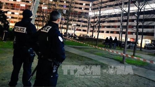 Cảnh sát phong tỏa hiện trường vụ xả súng ở Toulouse tối 3/7. Ảnh: NEWS.com.au/ TTXVN