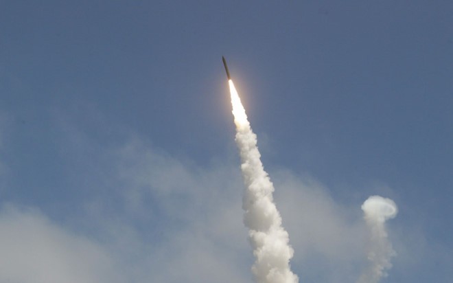 Tên lửa đánh chặn của hệ thống GMD rời bệ phóng trong đợt thử nghiệm vào tháng 5. Ảnh: Boeing.