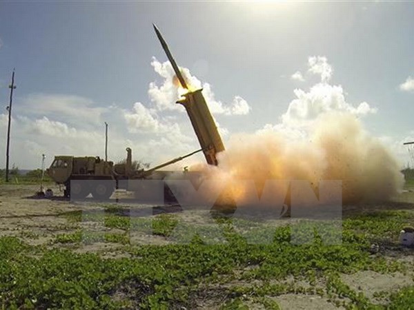 Hệ thống THAAD trong cuộc thử nghiệm tấn công, đánh chặn mục tiêu ở đảo Wake, Thái Bình Dương ngày 1/11/2015. Nguồn: AFP/TTXVN.