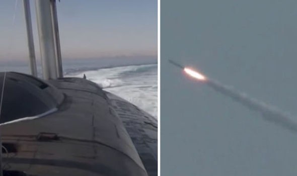 Tàu ngầm Nga phóng tên lửa siêu thanh: Ảnh cắt từ video.