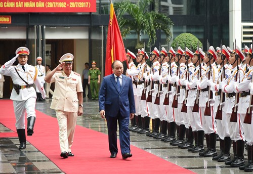 Thủ tướng Chính phủ Nguyễn Xuân Phúc đến dự lễ kỷ niệm 55 năm Ngày Chủ tịch Hồ Chí Minh ký Lệnh công bố Pháp lệnh về lực lượng CSND.