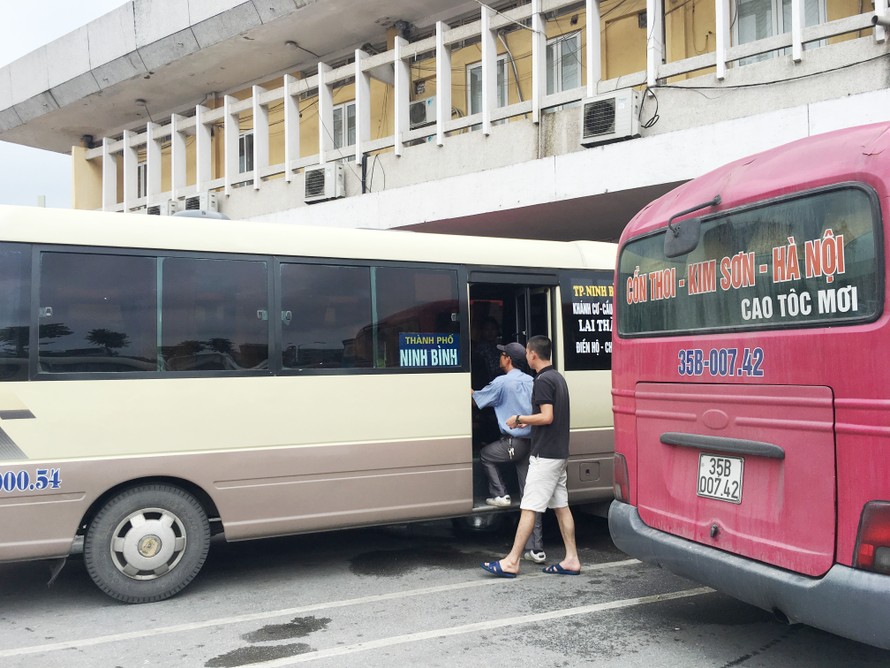 Từ sáng 20/7, hành khách về Ninh Bình phải đến bến Giáp Bát, Yên Nghĩa bắt xe.