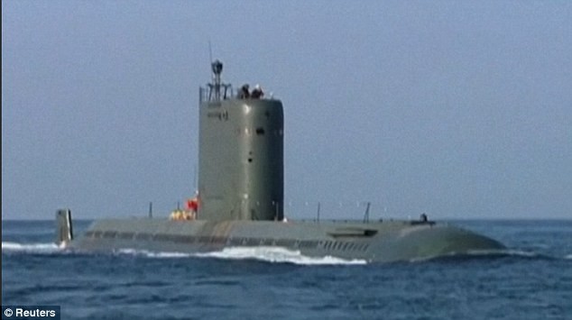 Một tàu ngầm lớp Sinpo của Triều Tiên. Ảnh: Reuters.