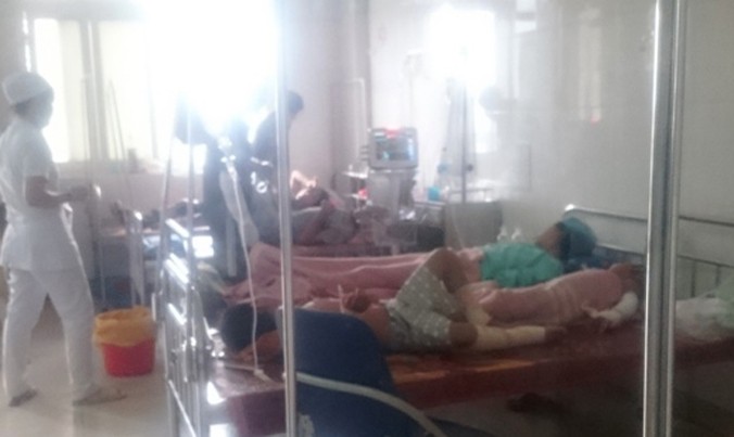Các bệnh nhân đang được cứu chữa tại Bệnh viện Đa khoa tỉnh Quảng Trị. Ảnh: B.N.