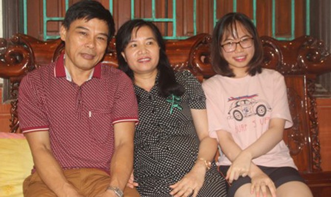 Gia đình em Nguyễn Cảnh Hoàng vui mừng khi nhận được thông tin em đạt huy chương vàng Toán học Olympic quốc tế.