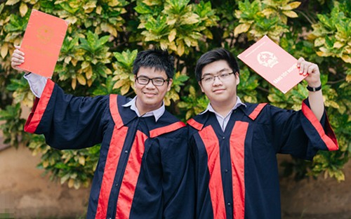 Chàng trai vàng Toán học Lê Quang Dũng (trái). Ảnh: NVCC.