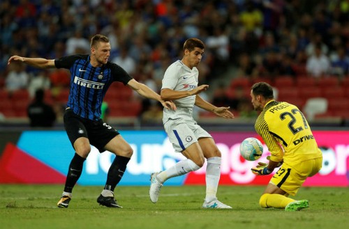 Morata (giữa) cần thêm thời gian thi đấu cho Chelsea. Ảnh: Reuters.