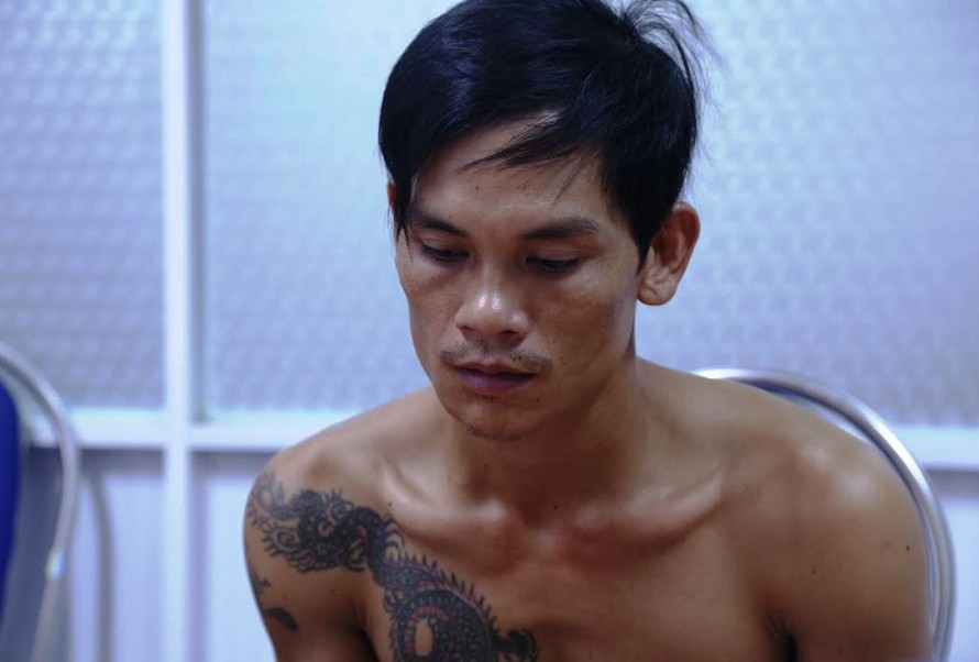 Đối tượng Nguyễn Viết Trung dùng súng bắn người trong nhà hàng tại Huế ra đầu thú tại công an.