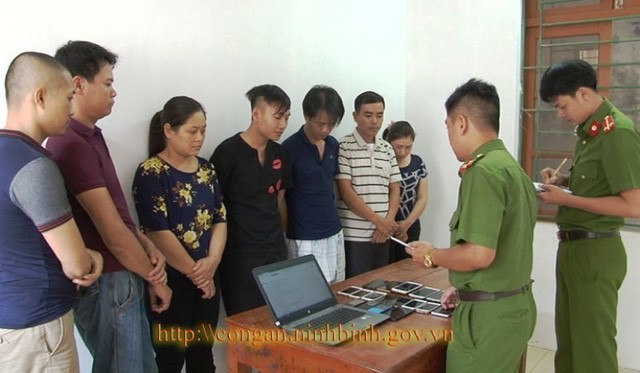 Các đối tượng trong đường dây đánh bạc "khủng" xuyên quốc gia tại Ninh Bình bị bắt giữ.