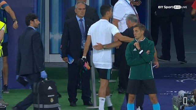 HLV Mourinho mỉa mai C.Ronaldo sau trận đấu.