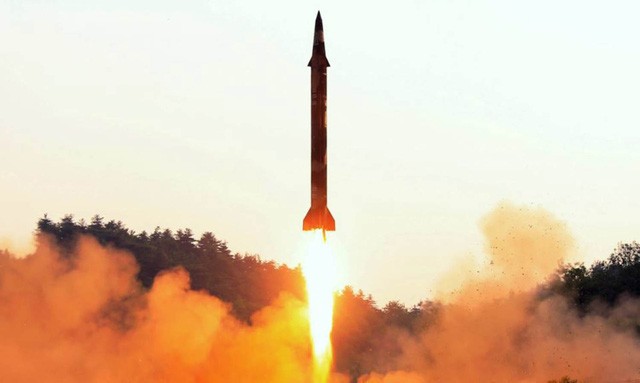 Một vụ thử tên lửa của Triều Tiên (Ảnh: Reuters)