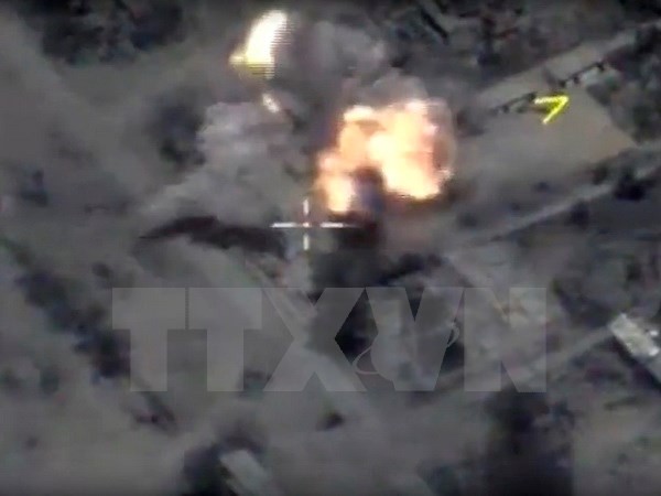 Cuộc không kích do Hải quân Nga thực hiện từ Địa Trung Hải nhằm vào các mục tiêu của IS ở Syria ngày 31/5. Nguồn: EPA/TTXVN.
