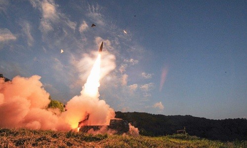 Bản tin 14H: Hàn Quốc phát triển tên lửa mang đầu đạn 2 tấn
