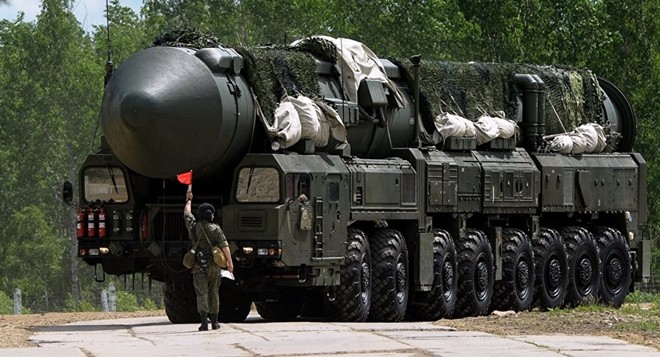 Một xe chở tên lửa RS-24 Yars của Nga. Ảnh: ITN
