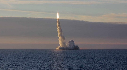 Tàu ngầm Nga phóng tên lửa hành trình Kalibr.