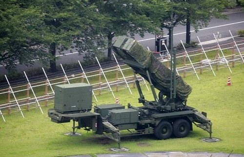 Một hệ thống phòng thủ tên lửa Patriot PAC-3 của Nhật. Ảnh: AP.