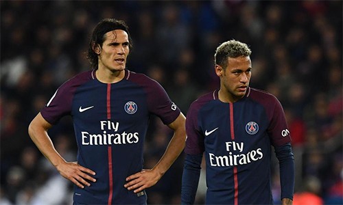 Quan hệ giữa Cavani và Neymar đang rạn nứt nghiêm trọng vì căng thẳng trong việc chọn người đá các quả phạt đền của PSG. Ảnh: L'Équipe.