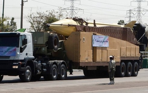 Xe quân sự chở tên lửa Shahab 3 của Iran. Ảnh: Reuters.
