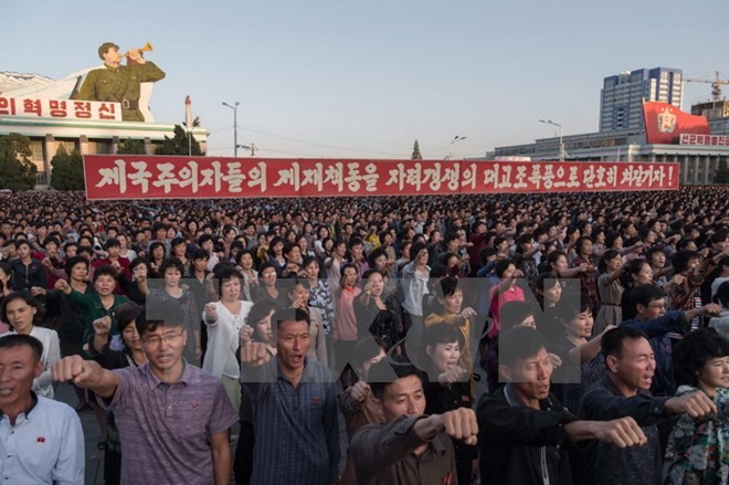 Người dân Triều Tiên tham gia lễ mít tinh ở Bình Nhưỡng ngày 23/9. Nguồn: AFP/TTXVN.
