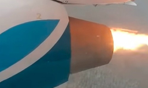 Bản tin 8H: Động cơ bốc cháy, máy bay Nga hạ cánh khẩn