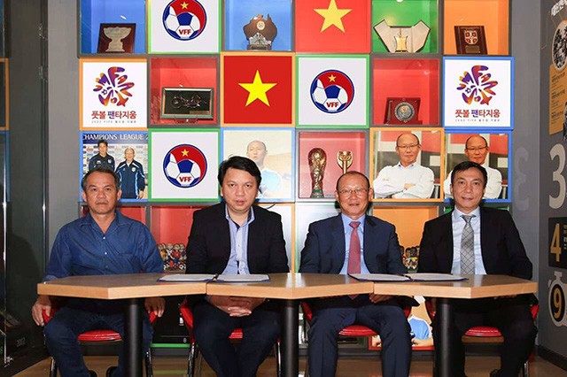 HLV Park Hang Seo sẽ ký hợp đồng hai năm với đội tuyển Việt Nam.