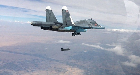 Máy bay ném bom Su-34 Nga tiến hành không kích mục tiêu IS ở Syria. Ảnh: Bộ Quốc phòng Nga.