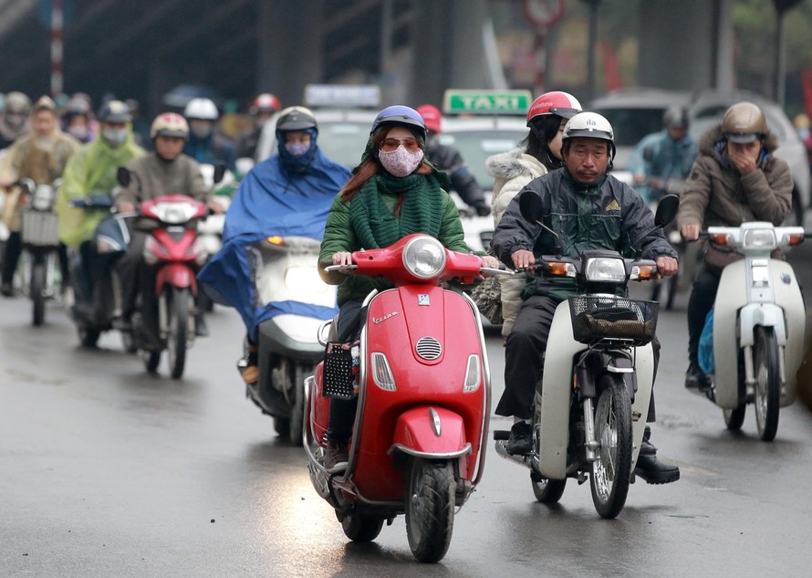 Không khí lạnh tràn về, Hà Nội mưa dầm dề