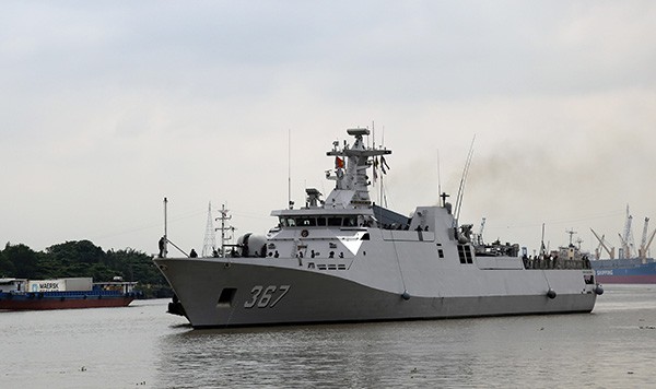 Tàu hộ tống tàng hình Hải quân Indonesia thăm Việt Nam