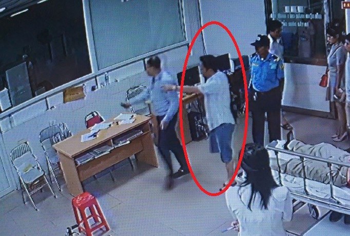 Ông Nguyễn Xuân Huân có mặt tại thời điểm nữ bác sỹ bị hàng hung.