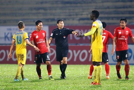 Trọng tài Trần Văn Lập sẽ không được VPF mời làm nhiệm vụ cho đến hết mùa giải 2017.