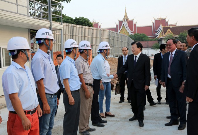 Phó Thủ tướng Chính phủ Trịnh Đình Dũng làm việc với Ban Chỉ đạo của Lào về Dự án Nhà Quôc hội Lào. Ảnh: Cổng Thông tin Điện tử Chính phủ cung cấp.
