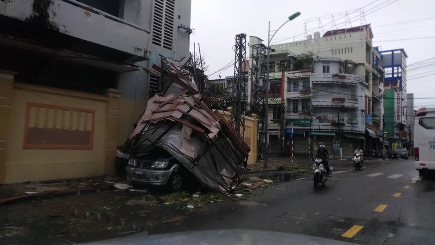 Khánh Hòa: Bão phá tan hoang nhà cửa, 14 người chết