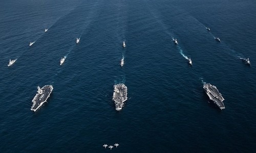 Ba tàu sân bay Mỹ tập trận gần bán đảo Triều Tiên ngày 12/11. Ảnh: Reuters.