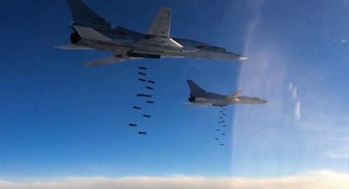Tu-22M3 ném bom xuống các mục tiêu IS ở Syria. Ảnh: Sputnik.
