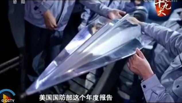 Mô hình máy bay trinh sát mang tên lửa DF-ZF của Trung Quốc. Nguồn: CCTV.