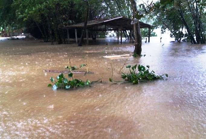 Mưa lớn, hồ chứa xả nước, lũ lụt lại có nguy cơ hoành hành, gây nguy hiểm cho nhiều vùng dân cư tại TT-Huế.