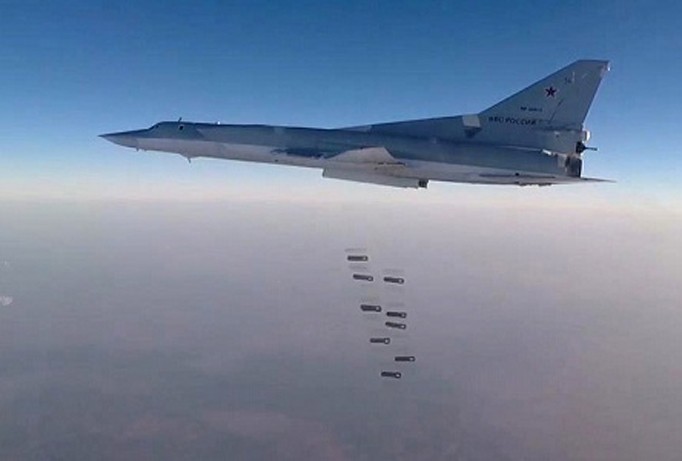 Tu-22M3 không kích IS ở Syria. Ảnh: Tass.