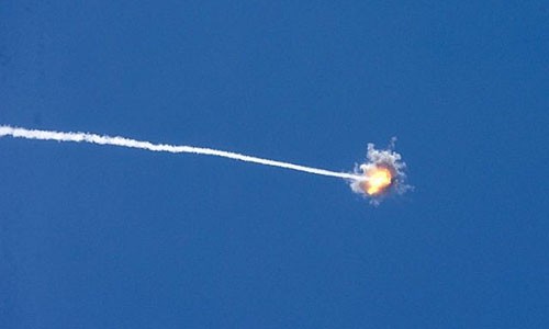 Tên lửa phóng vào Israel từ dải Gaza ngày 8/12. Ảnh: AFP.