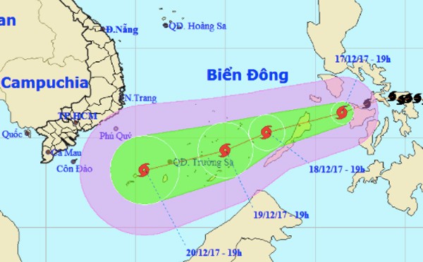rong trưa, chiều nay, bão Kai-Tak sẽ vào biển Đông, trở thành cơn bão số 15. Ảnh: NCHMF