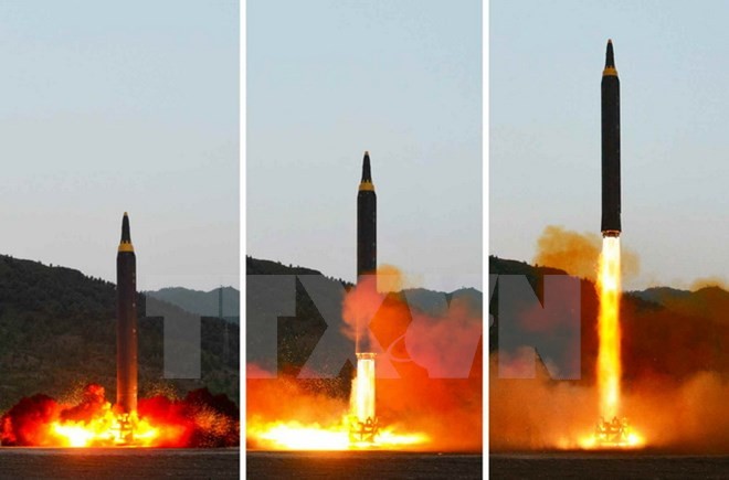 Triều Tiên phóng thử tên lửa đạn đạo tầm trung đất đối đất Hwasong-12 ngày 15/5. Nguồn: Yonhap/TTXVN.