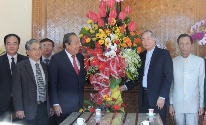 Phó thủ tướng Chính phủ thăm chúc mừng Giáng sinh tại Kon Tum.