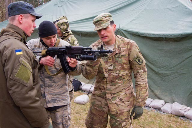 Mỹ giúp Ukraine tăng cường khả năng phòng vệ
