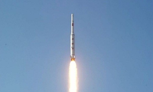 Tên lửa đạn đạo tầm xa Unha-3 của Triều Tiên. Ảnh: KCNA.