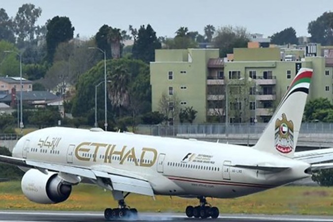Một máy bay của hãng hàng không Etihad. Ảnh: AFP.