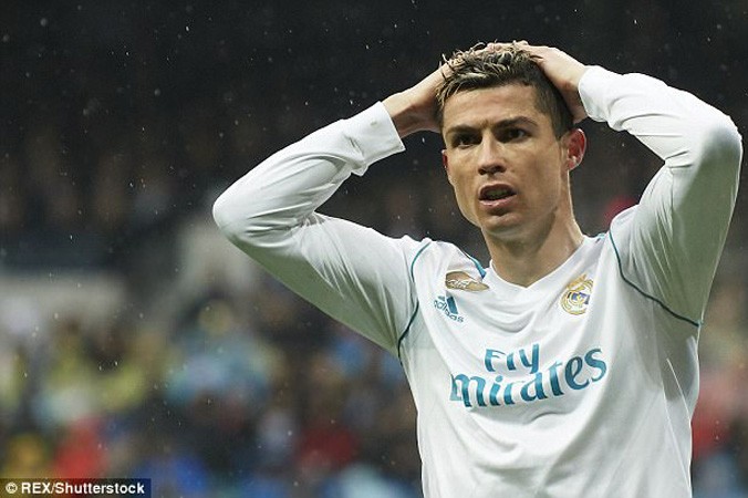 Ronaldo lại buồn, nằng nặc đòi rời Real về M.U