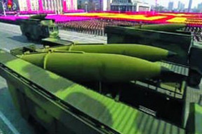 Tên lửa mới của Triều Tiên trong lễ duyệt binh. Ảnh: Chosun.