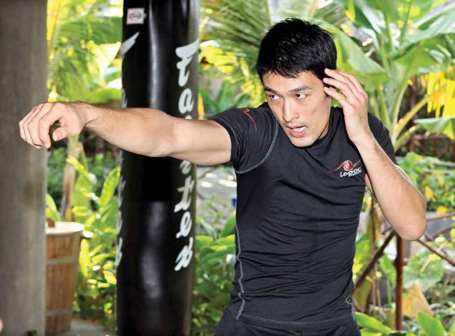 Johnny Trí Nguyễn phủ nhận thông tin giao đấu với võ sư Flores.