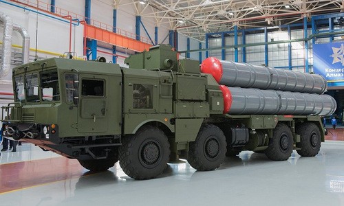 Tổ hợp tên lửa S-400 trong nhà máy sản xuất của Almaz-Antey. Ảnh: Sputnik.