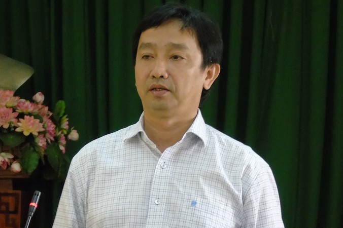 Ông Lê Tiến Dũng – Phó Giám đốc Sở GTVT Cần Thơ triển khai chính sách miễn giảm tại quận Thốt Nốt - Ảnh: Kim Hà.
